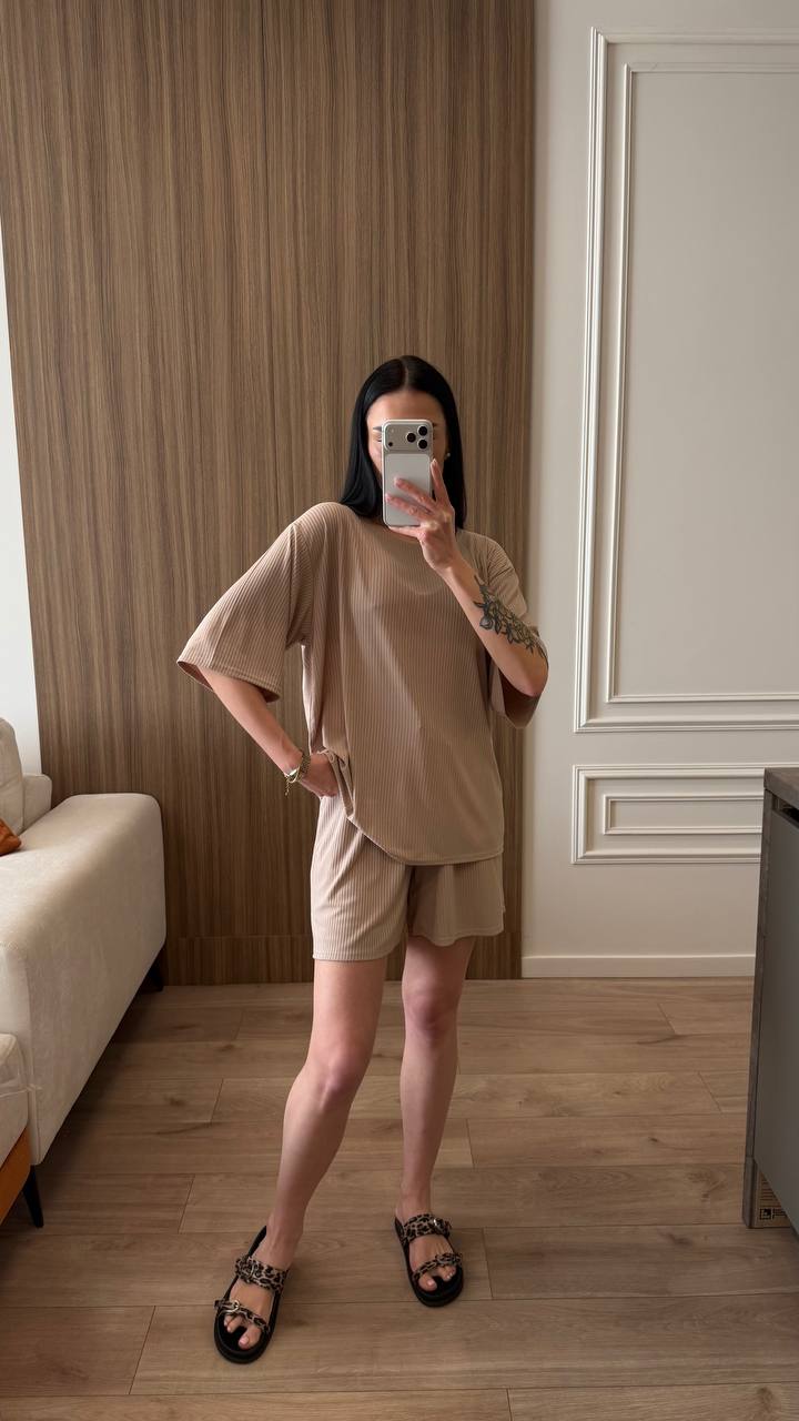 Жіночій костюм — ракурс 3